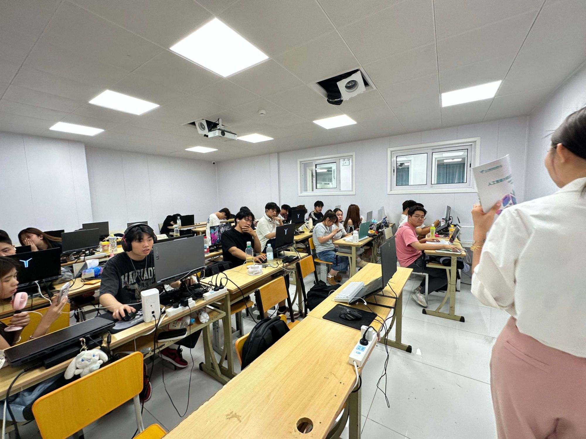 2026年北京AI人工智能培训正规吗？慧中AI实训深度解析