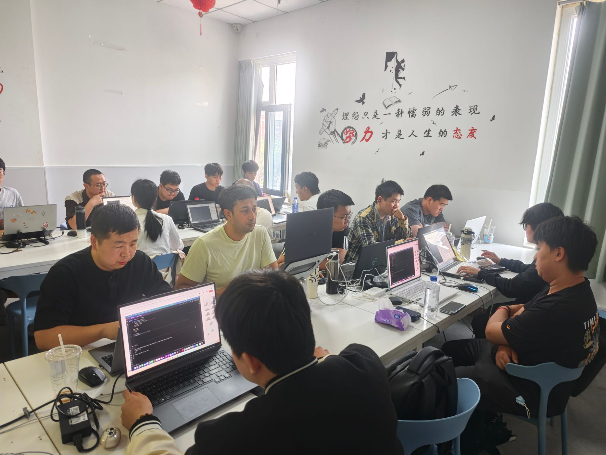 2026年北京AI人工智能培训哪家好？慧中AI实训核心优势解析