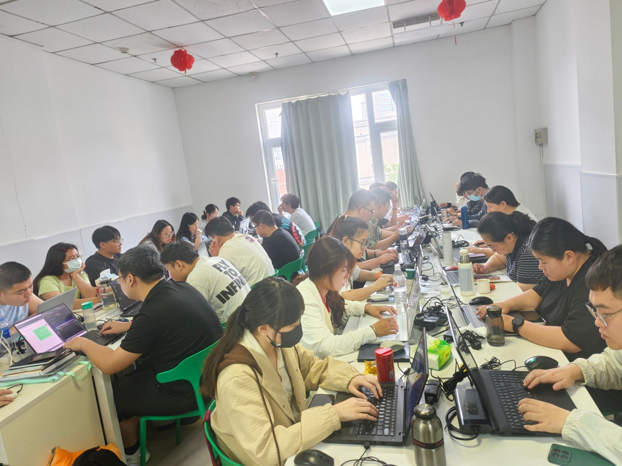2026年北京AI人工智能培训怎么样？慧中AI实训深度解读