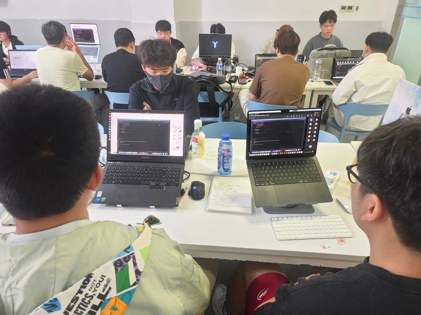 AI人工智能培训哪家强?慧中AI教育实力深度解析