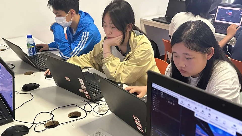 2026年AI培训线上班哪家好？慧中AI教育靠谱吗